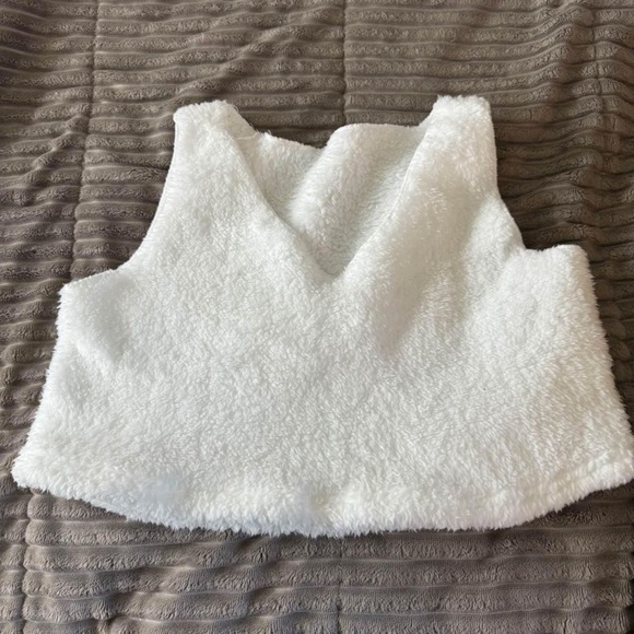 Fuzzy crop top - Picture 1 of 1